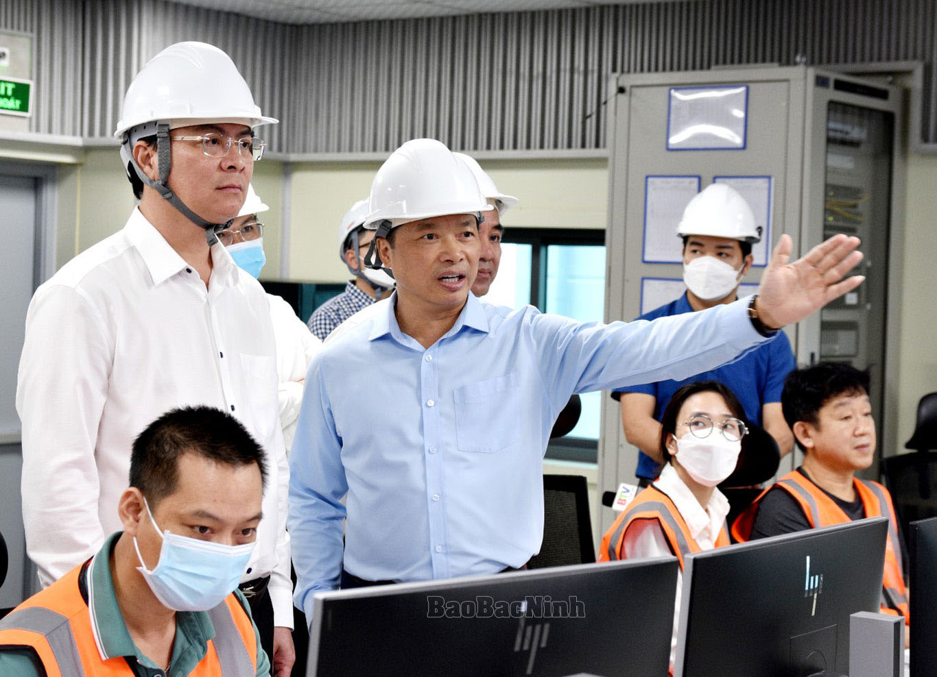 Đoàn công tác thăm quan dự án đầu tư xây dựng Khu liên hợp xử lý chất thải công nghiệp, chất thải sinh hoạt tại xã Phù Lãng, huyện Quế Võ.